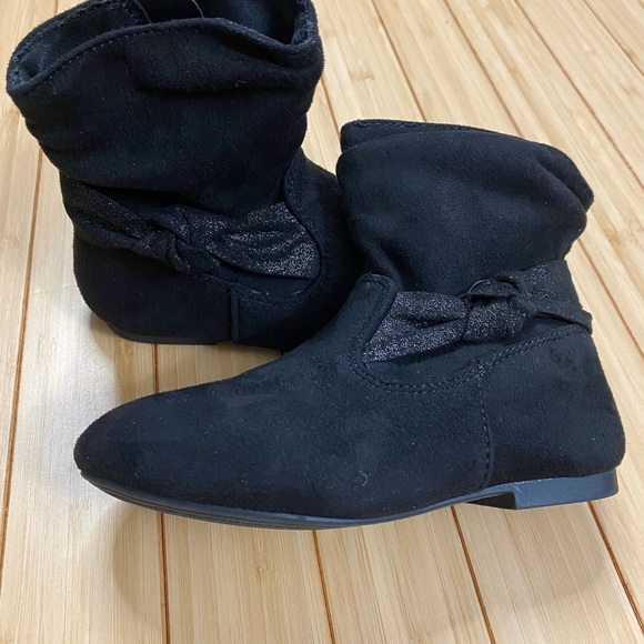 Black boots for a little girl - Picture 3 of 7